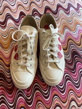Converse x Low Top Heart Print Sneakers Women’s Size 9